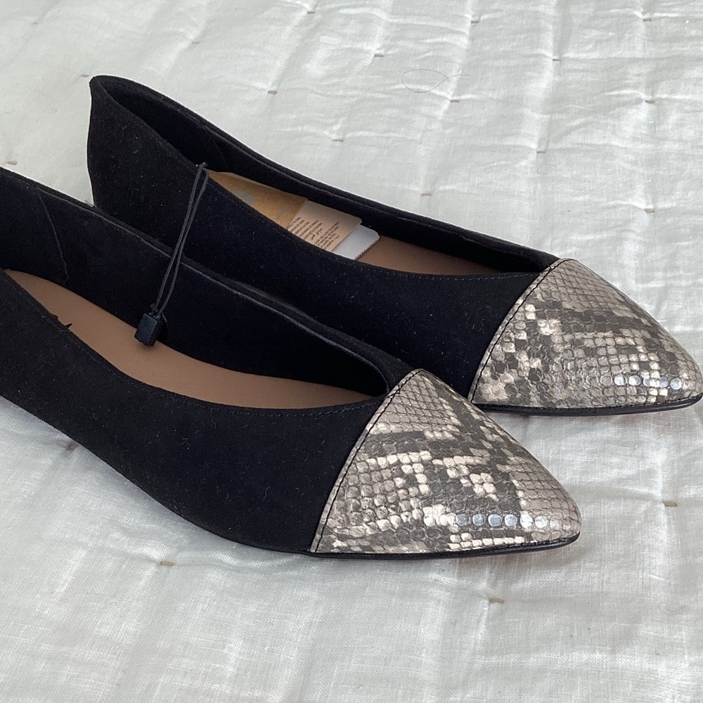 NWT Spanish Brand  Black Flats with Silver Snakeskin Accents